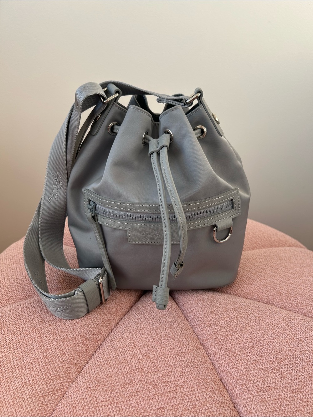 Authentic Longchamp Le Pliage Grey Nylon Drawstring Bucket Bag PRISTINE w. COA